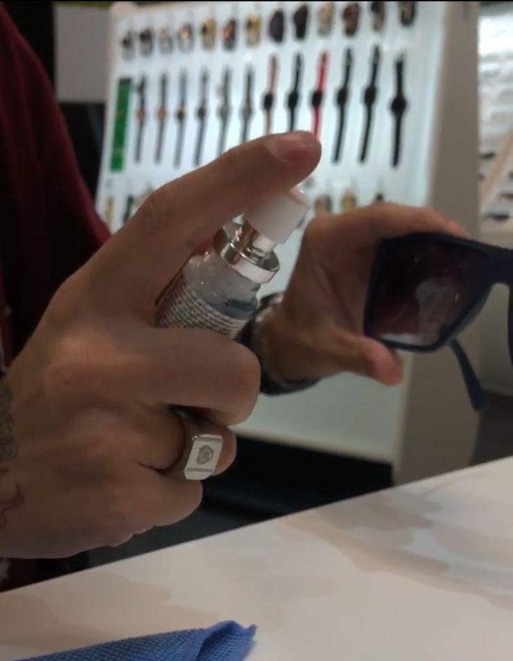 preservando a beleza especialistas dao dicas de limpeza adequada para joias e oculos de sol limpeza oculos