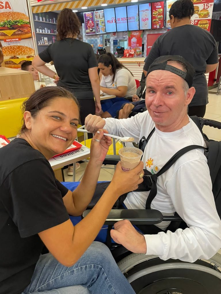 alunos da apae cocal do sul desfrutam de tarde divertida em shopping apae passeio shopping divulgacao 1