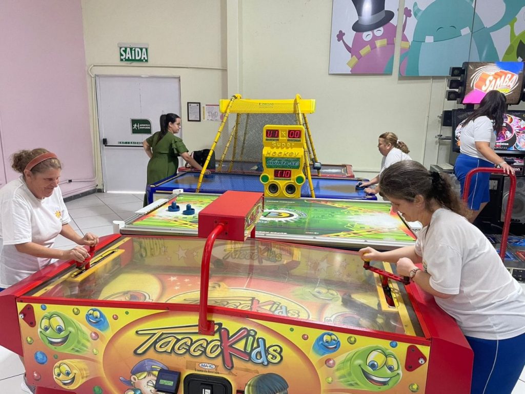 alunos da apae cocal do sul desfrutam de tarde divertida em shopping apae passeio shopping divulgacao 3