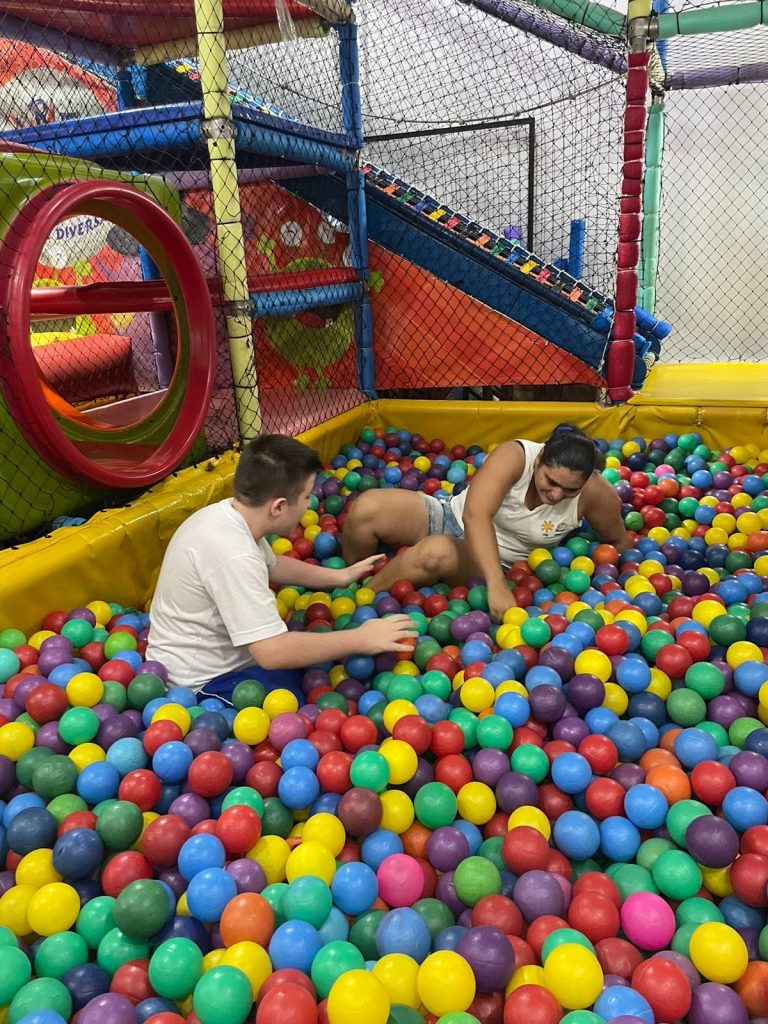 alunos da apae cocal do sul desfrutam de tarde divertida em shopping apae passeio shopping divulgacao 4