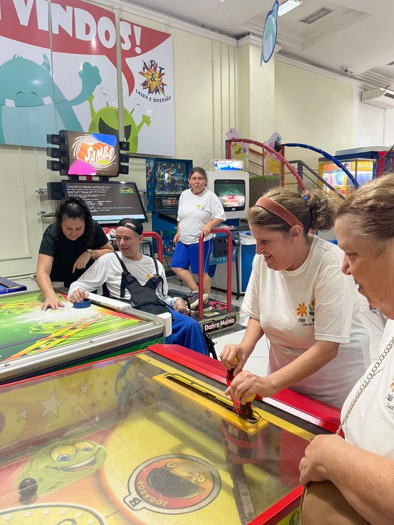 alunos da apae cocal do sul desfrutam de tarde divertida em shopping apae passeio shopping divulgacao 6