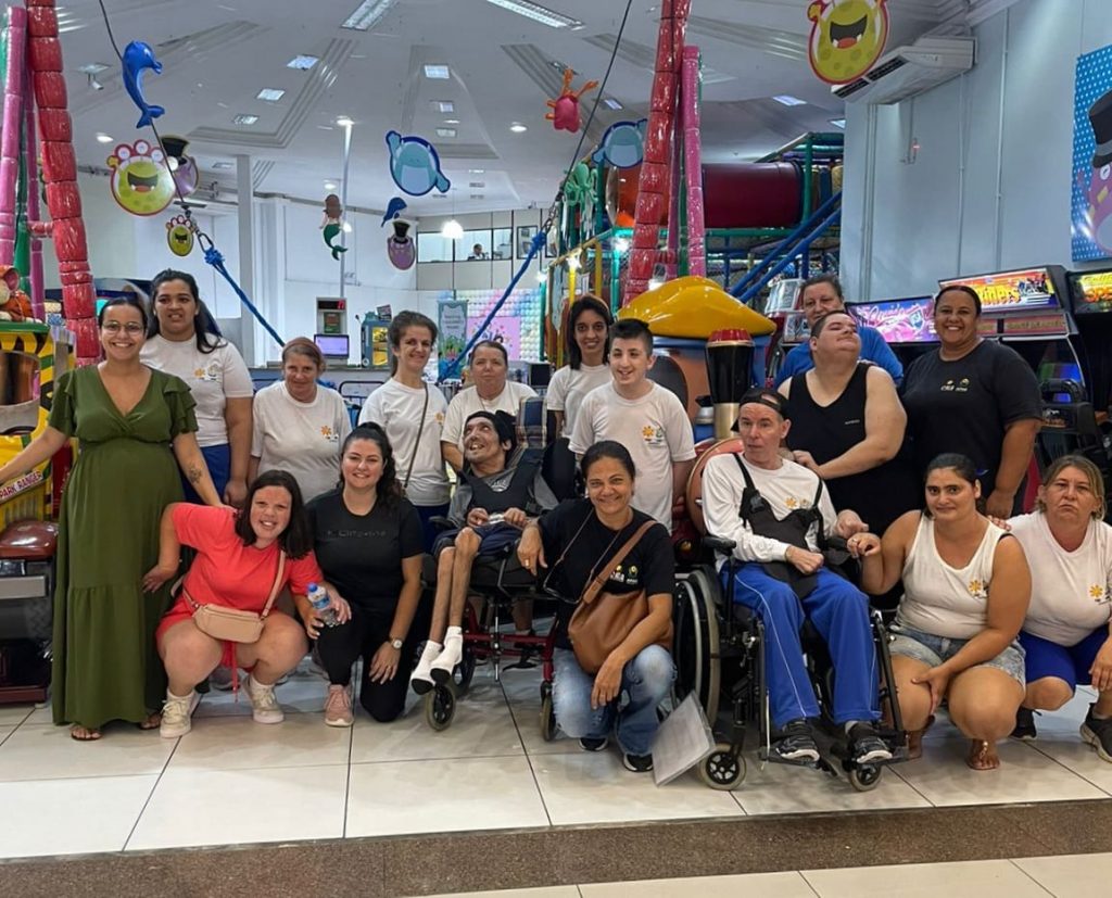 alunos da apae cocal do sul desfrutam de tarde divertida em shopping apae passeio shopping divulgacao 7