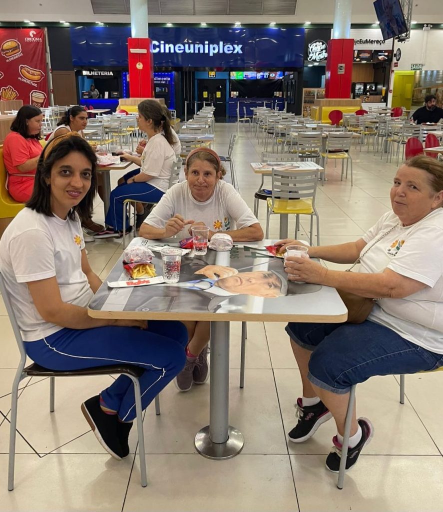 alunos da apae cocal do sul desfrutam de tarde divertida em shopping apae passeio shopping divulgacao 8