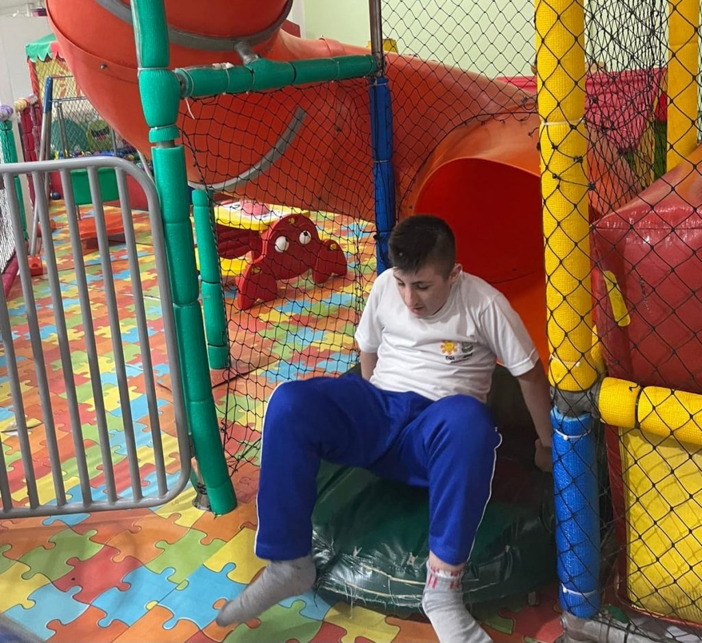 alunos da apae cocal do sul desfrutam de tarde divertida em shopping apae passeio shopping divulgacao 9