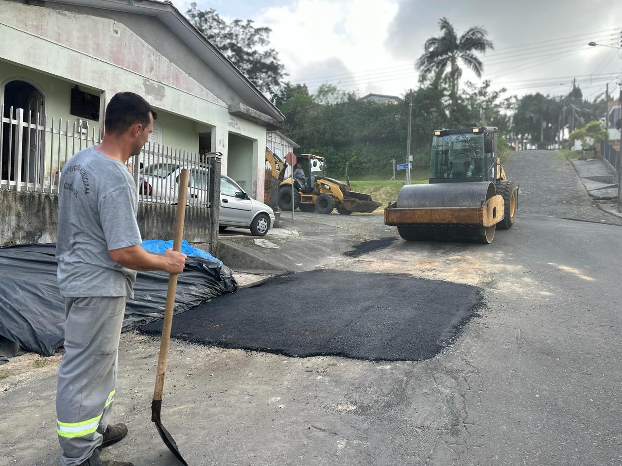 prefeitura de cocal do sul inicia operacao tapa buracos em ruas da cidade 85237d59 b737 4f56 8530 3117853138d0