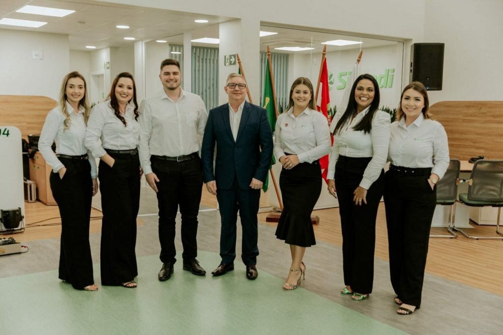 sicredi conta com uma nova agencia em sao ludgero equipe agencia sao ludgero foto anderson cardoso