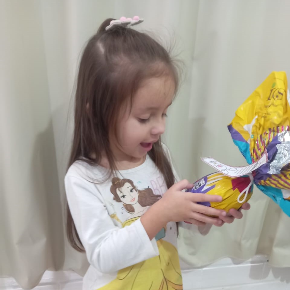 alunos da apae cocal do sul tem uma pascoa mais doce com doacao da cacau show apae doacao pascoa cacau show 2