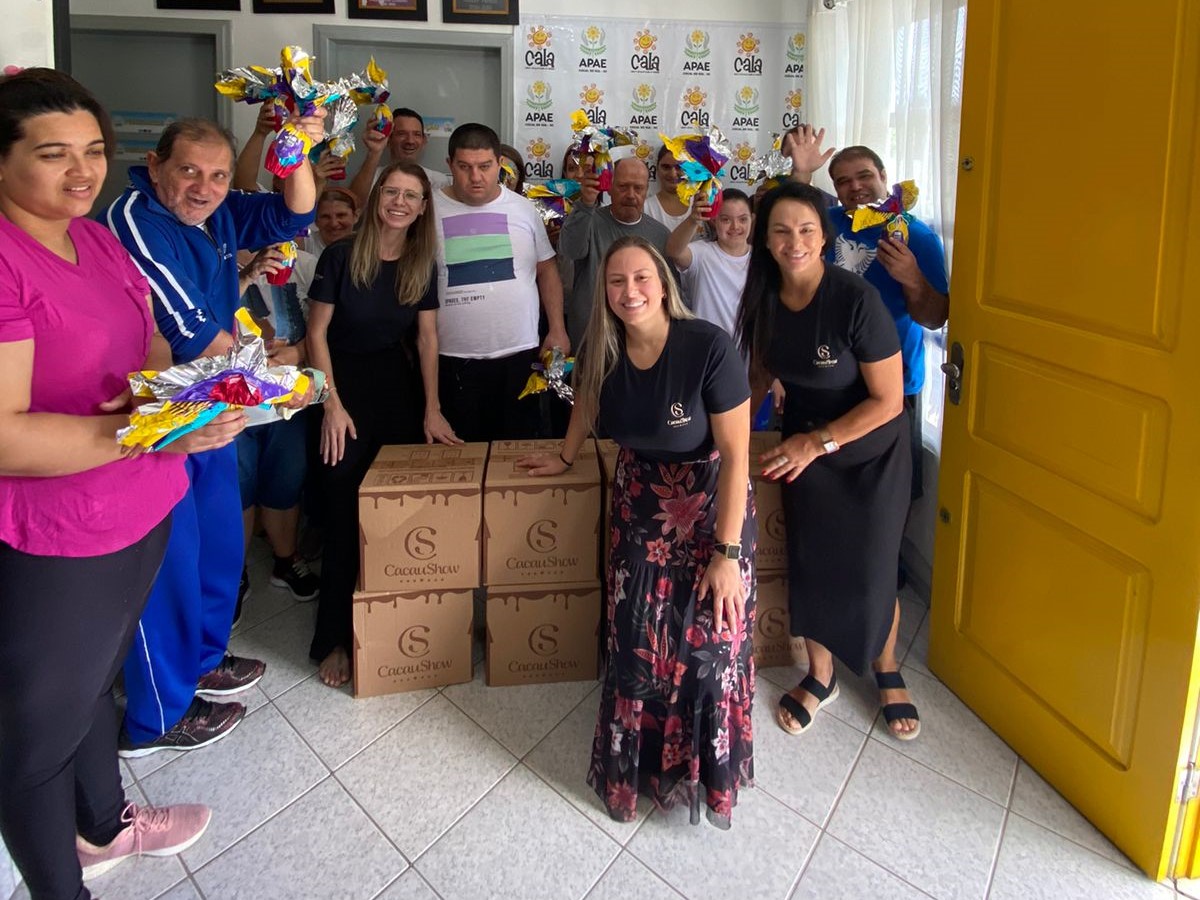 alunos da apae cocal do sul tem uma pascoa mais doce com doacao da cacau show apae doacao pascoa cacau show 3