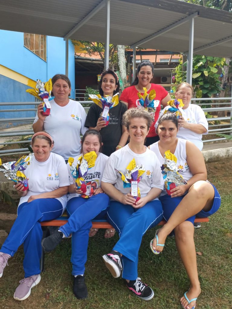 alunos da apae cocal do sul tem uma pascoa mais doce com doacao da cacau show apae doacao pascoa cacau show 7