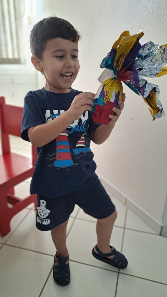 alunos da apae cocal do sul tem uma pascoa mais doce com doacao da cacau show apae doacao pascoa cacau show 9