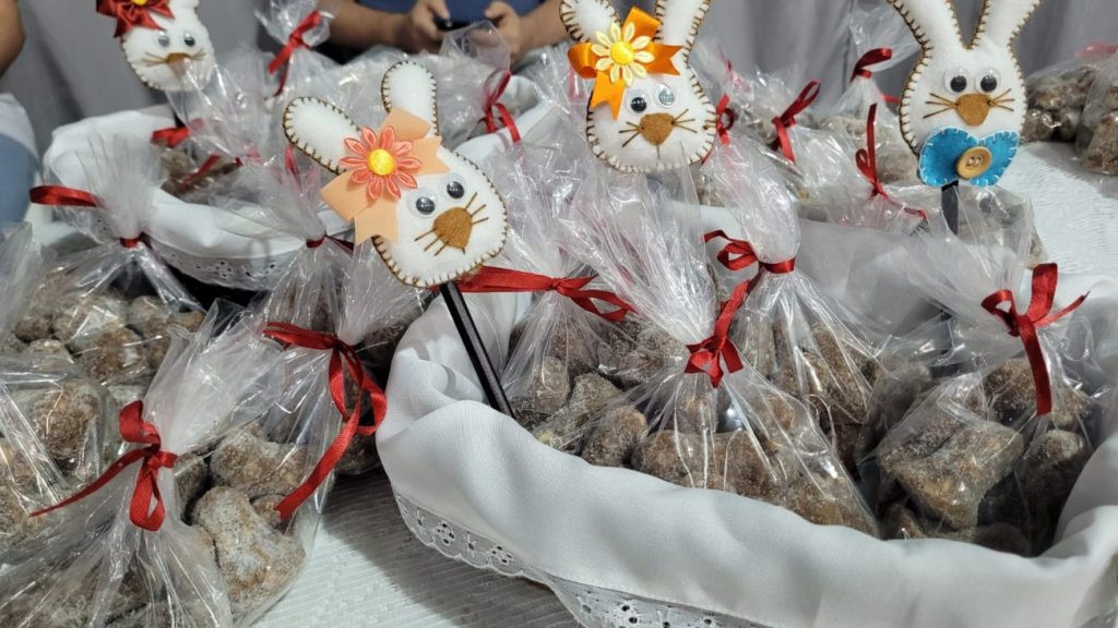 apae realiza feira de artesanato e delicias de pascoa em supermercado de cocal do sul neste sabado feira apae por ana paula nesi 4