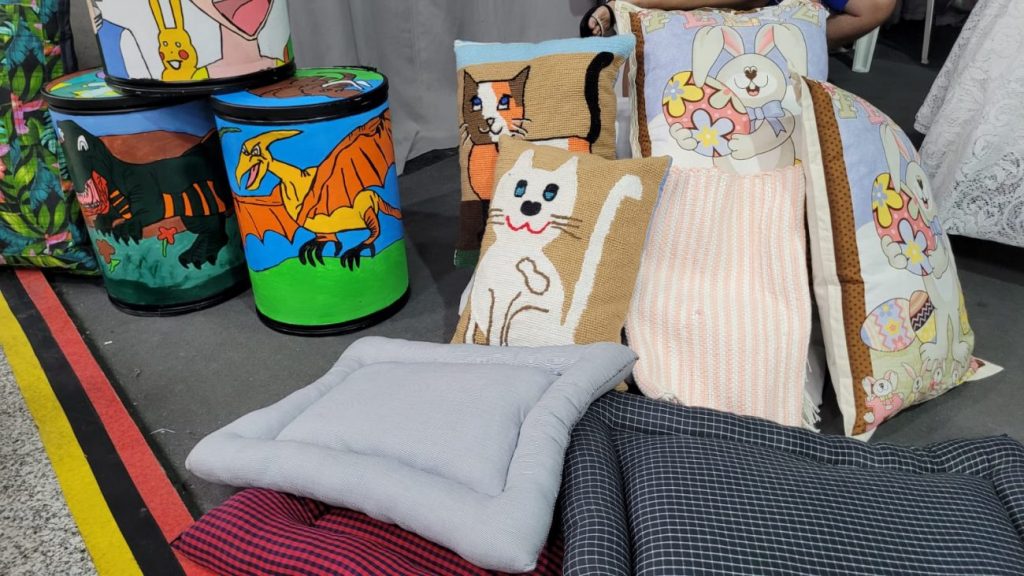 apae realiza feira de artesanato e delicias de pascoa em supermercado de cocal do sul neste sabado feira apae por ana paula nesi 5