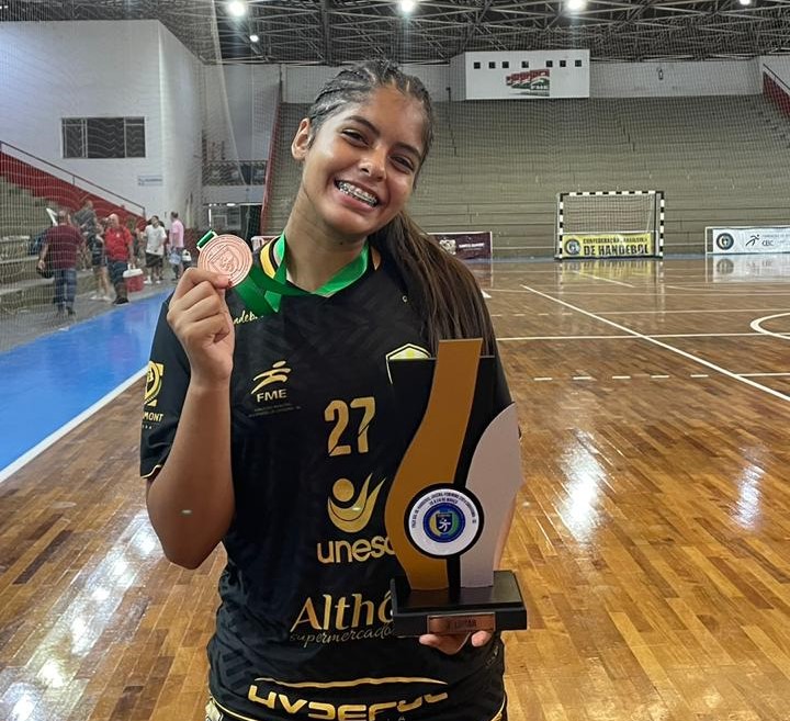 atleta de cocal do sul e classificada para etapa final do brasileiro de handebol whatsapp image 2024 03 24 at 6.05.56 pm