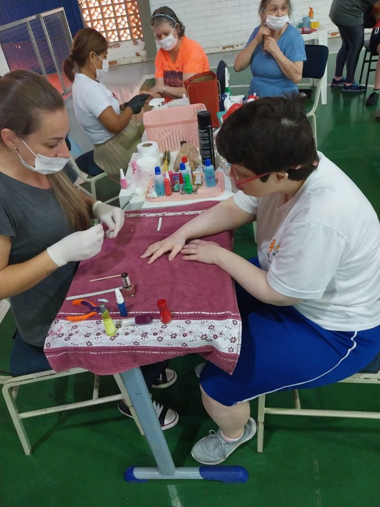 dia da beleza na apae cocal do sul leva bem estar e autoestima aos alunos dia da beleza apae divulgacao marco 2024 9