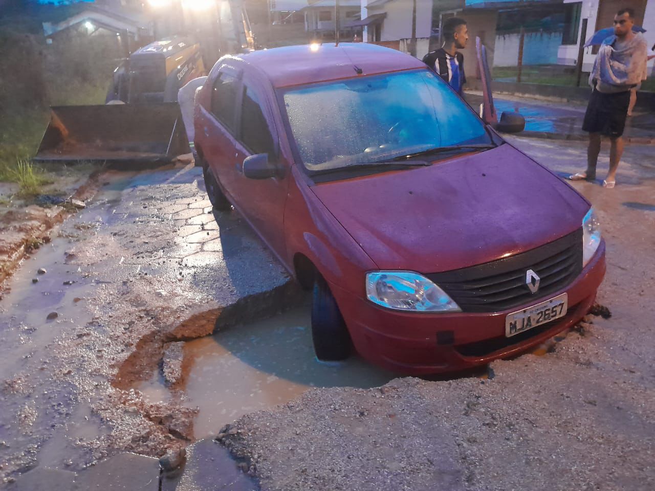 equipes trabalham para atender ocorrencias apos fortes chuvas em cocal do sul img 20240317 wa0001