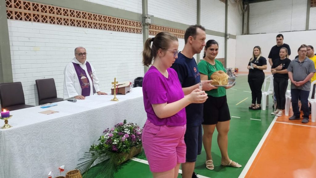 santa missa marca aniversario de 25 anos do centro de apoio luzes do amanha cala apae missa 25 anos cala por ana paula nesi 10