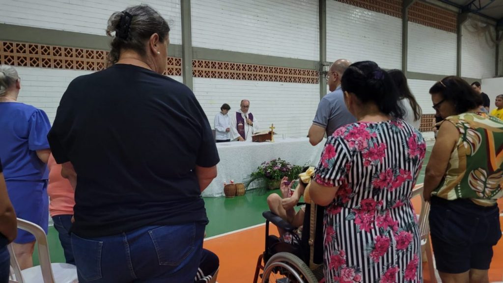 santa missa marca aniversario de 25 anos do centro de apoio luzes do amanha cala apae missa 25 anos cala por ana paula nesi 5