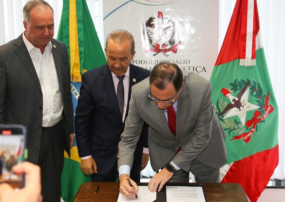 tj assina acordo para acelerar a retirada de 8 mil veiculos apreendidos em 310 patios em sc article2