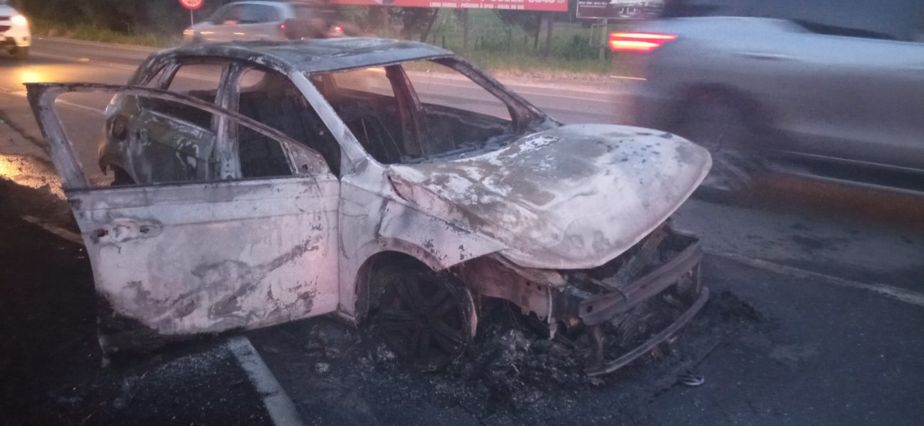 veiculo e destruido pelo fogo em cocal do sul img 20240319 wa0039