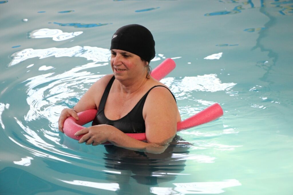 aquavitalidade apae lanca projeto de hidroginastica adaptada para idosos com deficiencia em cocal do sul aquavitaliade apae por ana paula nesi 11