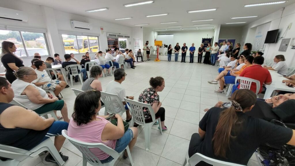 aquavitalidade apae lanca projeto de hidroginastica adaptada para idosos com deficiencia em cocal do sul aquavitaliade apae por ana paula nesi 9