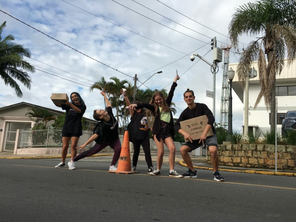 escola de teatro jonatas joao promove pedagio solidario em cocal do sul transformando vidas atraves da arte img 1051