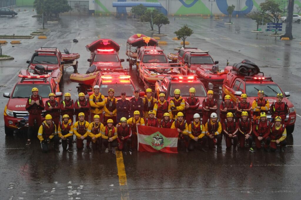 equipes do cbmsc ja salvaram mais de 3 500 vidas entre pessoas e animais no rio grande do sul whatsapp image 2024 05 13 at 16.25.37