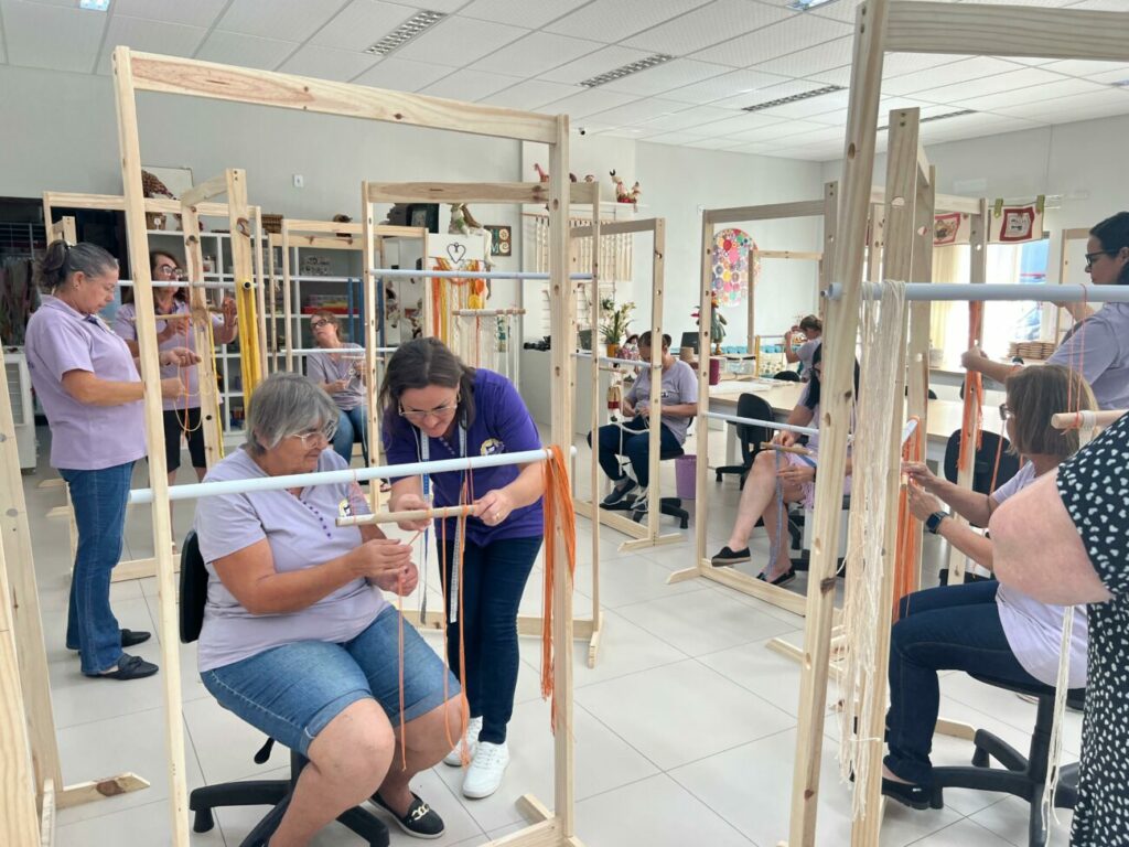 mulheres artesas da coopercocal iniciam jornada na tecnica do macrame 2 2