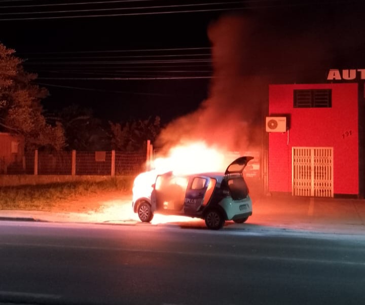 veiculo de empresa e destruido pelo fogo em cocal do sul img 20240515 wa0036