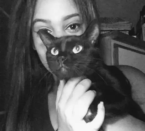 convivio com animais traz beneficios a saude fisica e mental do tutor raquel coutinho e a gata azeitona e1721653077360