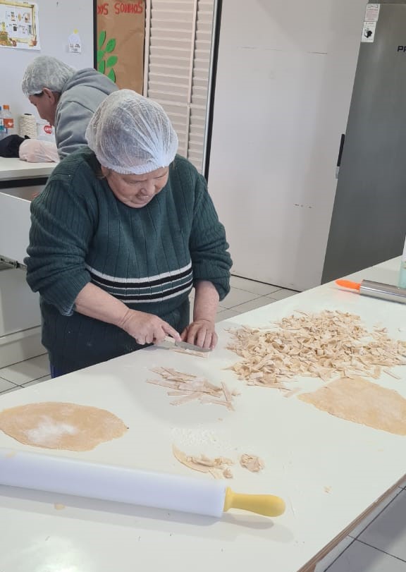 alunas da apae cocal do sul descobrem a alegria de preparar sua propria refeicao avd cozinha apae divulgacao 3