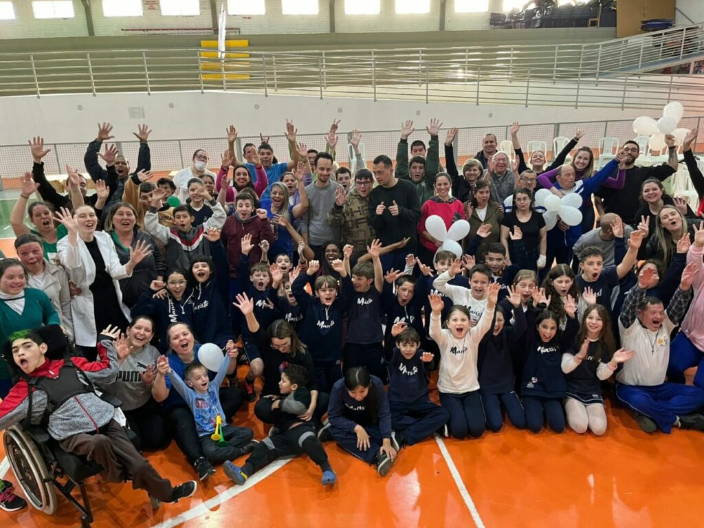 apae cocal do sul recebe visita de estudantes do colegio marista alunos marista na apae divulgacao 1