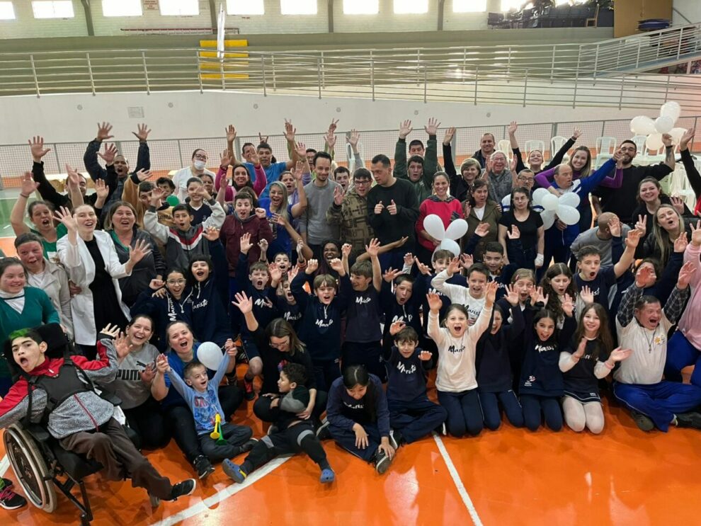 apae cocal do sul recebe visita de estudantes do colegio marista alunos marista na apae divulgacao 1