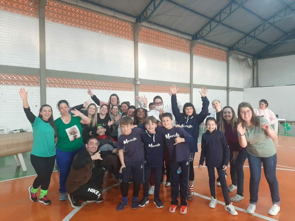 apae cocal do sul recebe visita de estudantes do colegio marista alunos marista na apae divulgacao 2