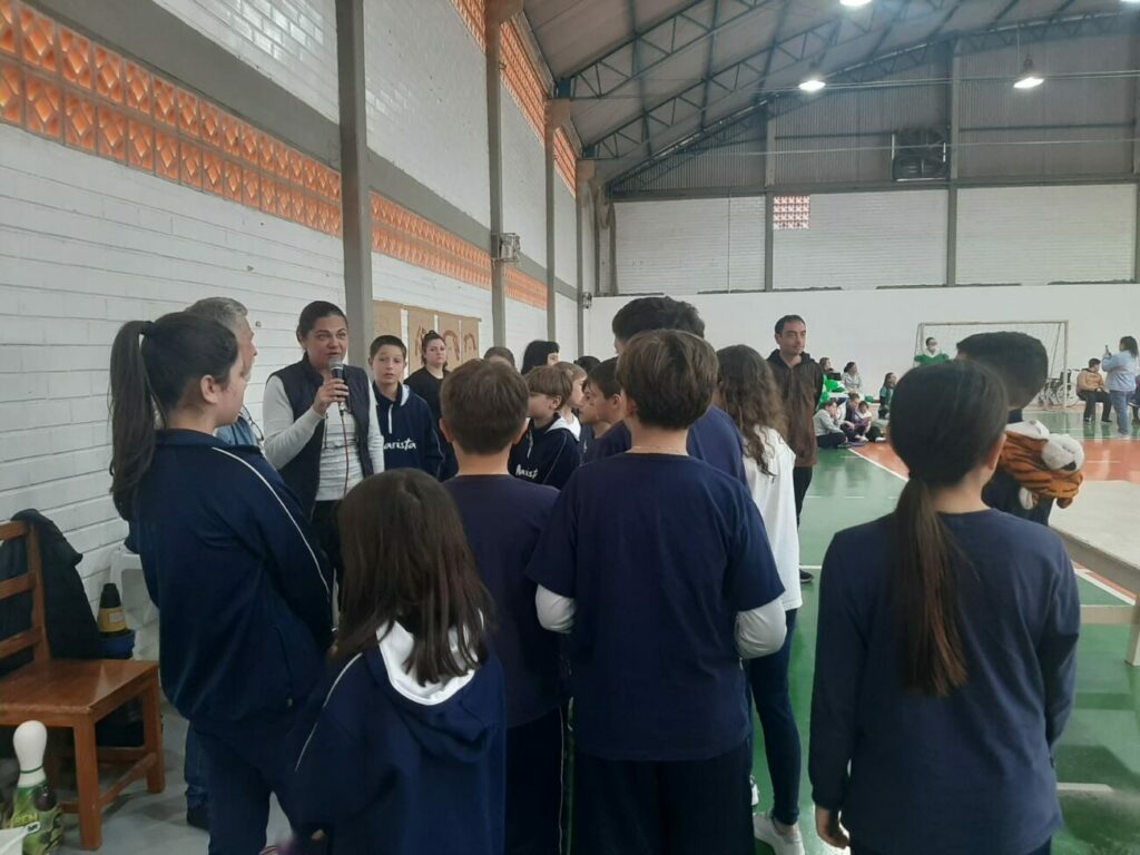 apae cocal do sul recebe visita de estudantes do colegio marista alunos marista na apae divulgacao 8