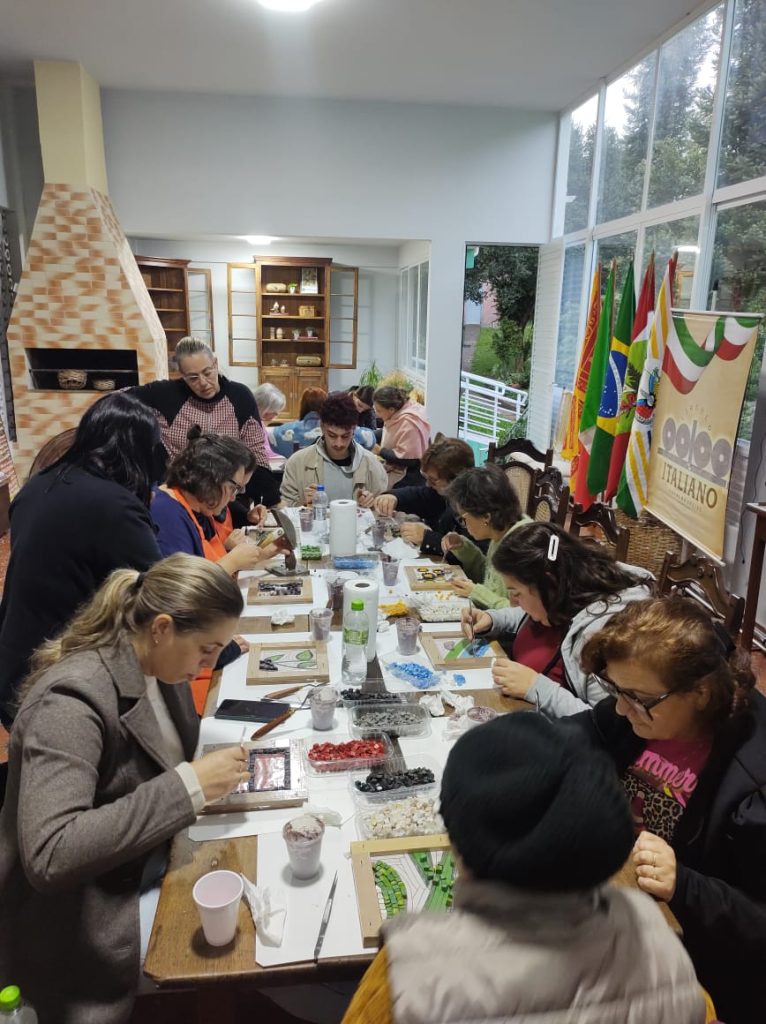 circulo italiano apresenta audiovisual e obra coletiva em mosaico em cocal do sul 9