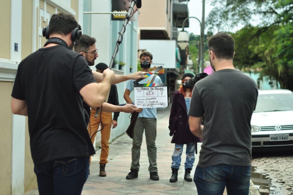 mostra de cinema de rua revela producoes ineditas em urussanga praga foto de estevam comin