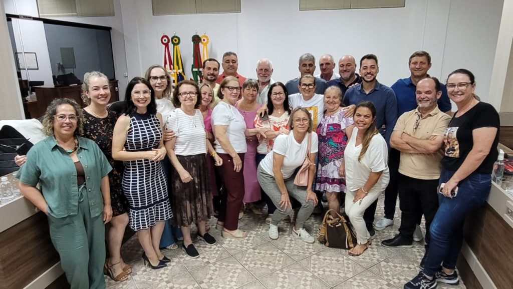 projeto aprovado em cocal do sul cria instituicao de educacao infantil e homenageia professora rita consoni rita consoni homenagem 2