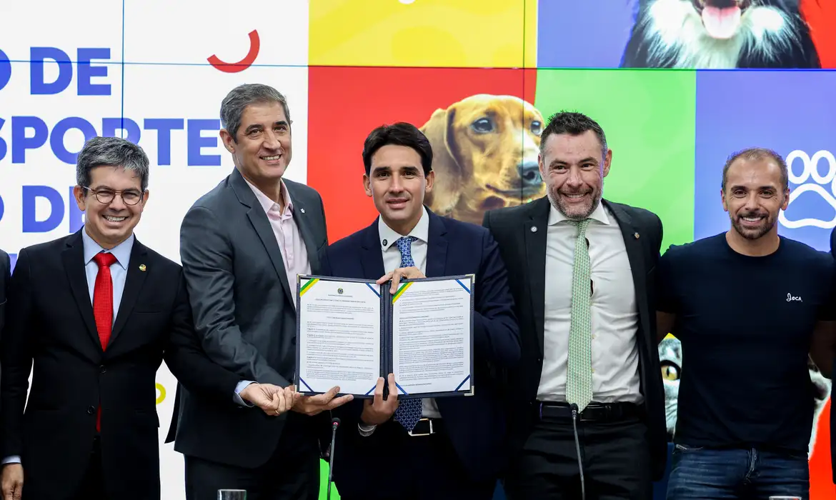 governo anuncia novas regras para transporte aereo de pets 0d7a2664
