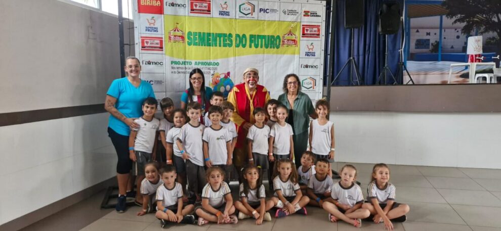 empresas plasticas apoiam o espetaculo infantil projeto sementes do futuro projeto sementes do futuro 1