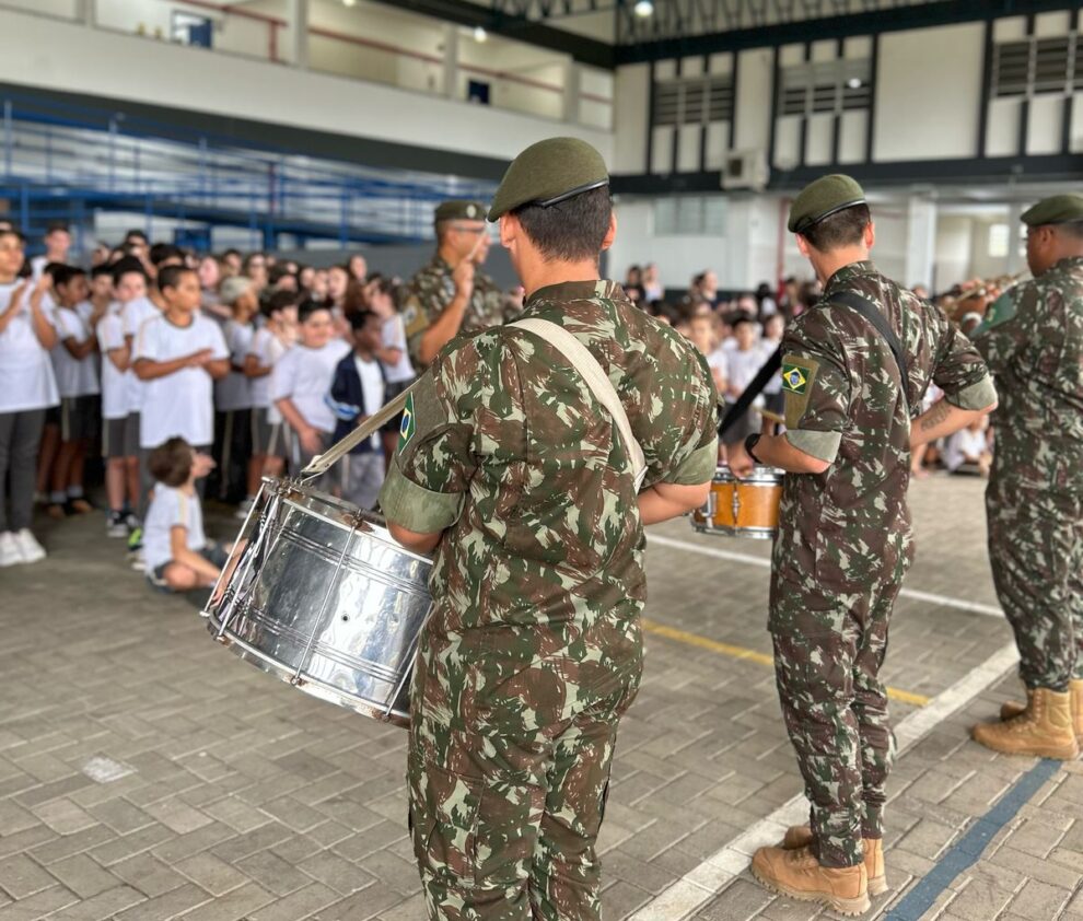 banda dp 28o gac realiza apresentacao em escolas de cocal do sul whatsapp image 2025 04 02 at 15.51.15 1 e1743690098433