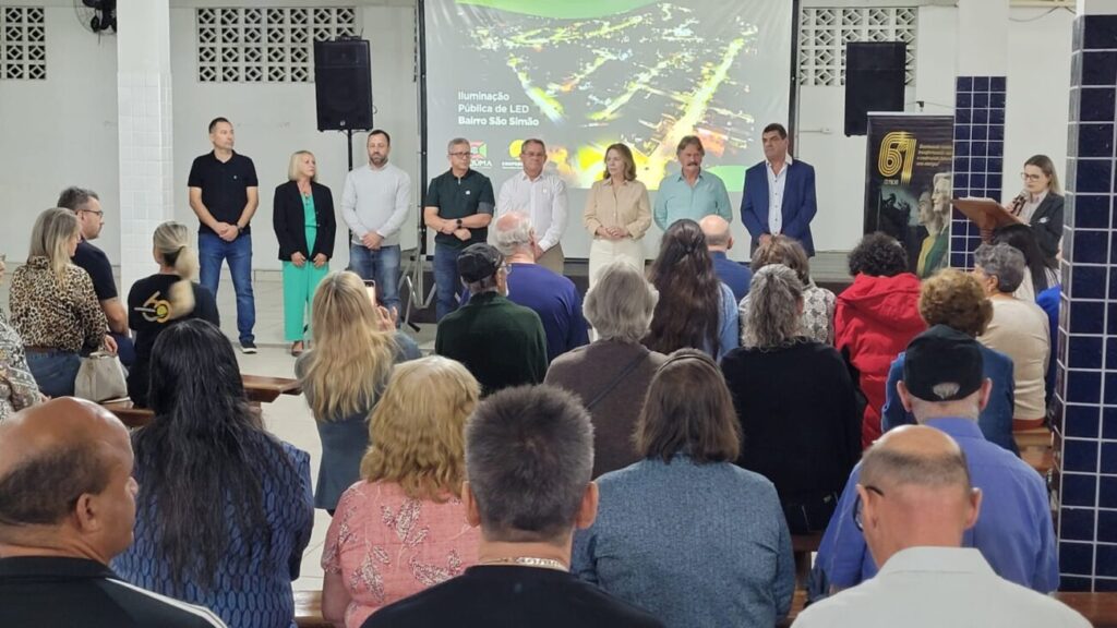 cooperacao que ilumina coopercocal e prefeitura de criciuma entregam nova iluminacao no sao simao inauguracao sao simao por ana paula nesi 1