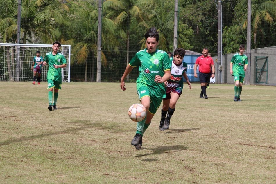 sabado e dia de torcer pela garotada no 2o festival coopercocal de escolinhas de futebol suico festival 2024 divulgacao
