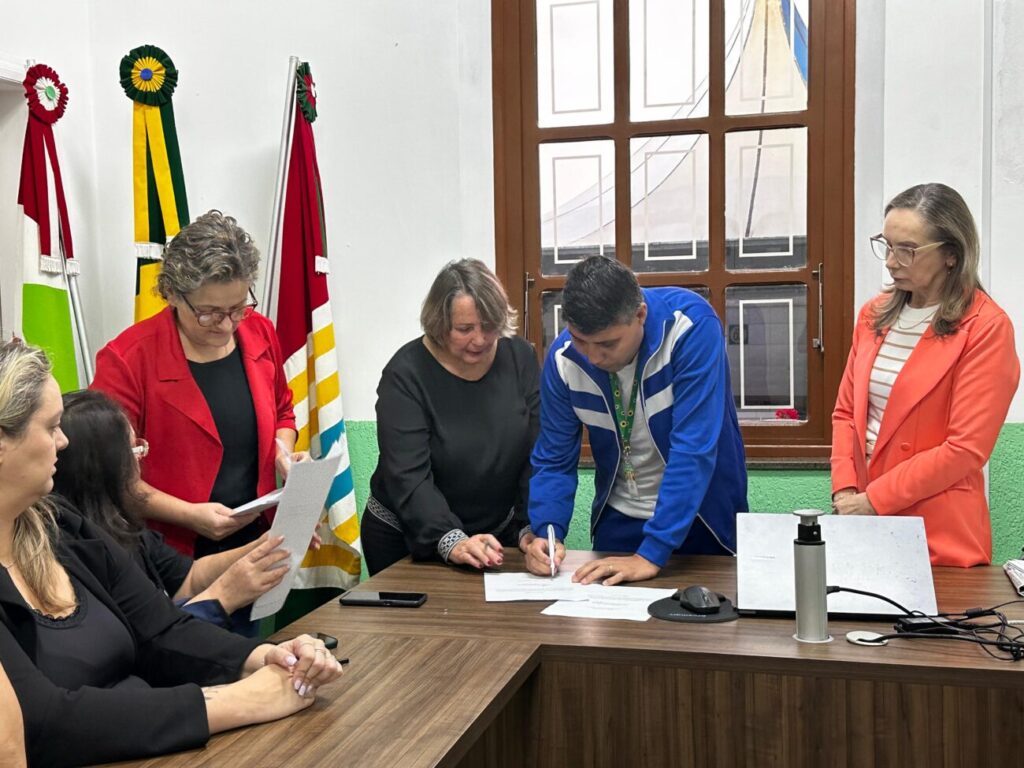 novos membros do conselho de assistencia social tomam posse em cocal do sul posse cmas kelley alves