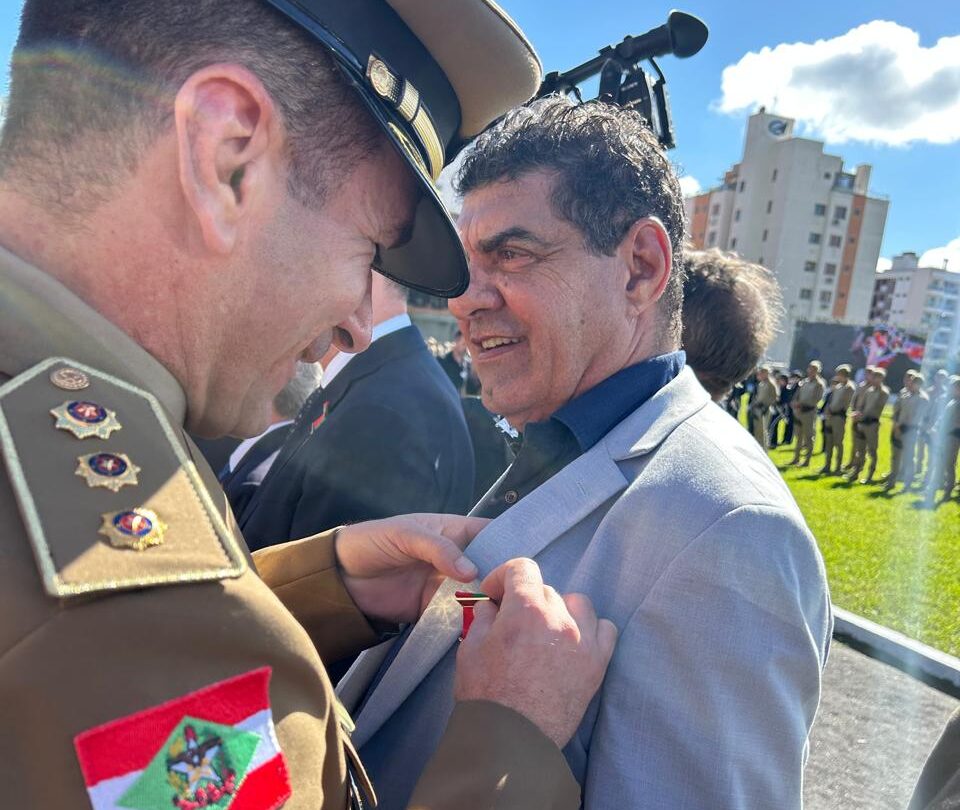 presidente da coopercocal recebe homenagem da policia militar de santa catarina honraria pm coopercocal 1 e1746486378302