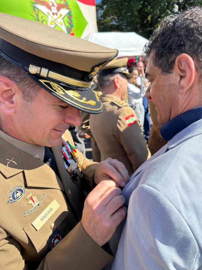 presidente da coopercocal recebe homenagem da policia militar de santa catarina honraria pm coopercocal 4