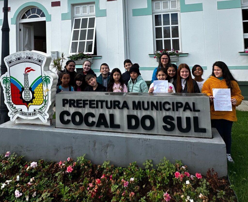 alunos apresentam propostas para cocal do sul em visita a prefeitura alunos visitam prefeitura de cocal
