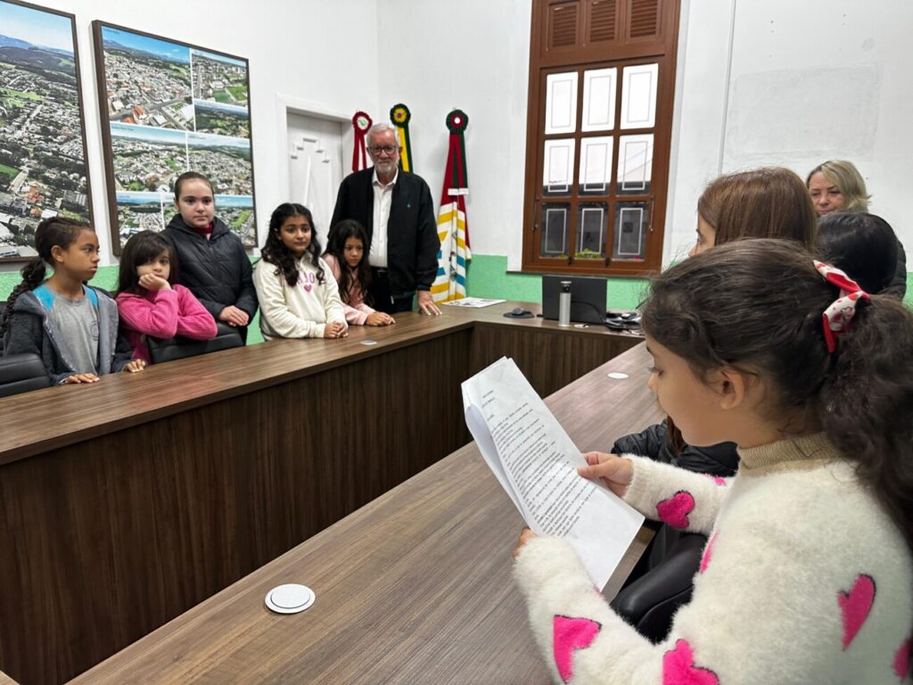 alunos apresentam propostas para cocal do sul em visita a prefeitura alunos visitam prefeitura de cocal 3