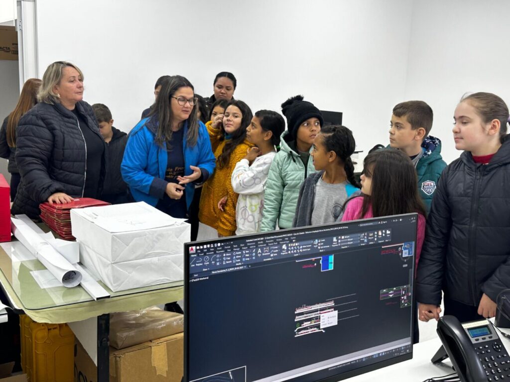 alunos apresentam propostas para cocal do sul em visita a prefeitura alunos visitam prefeitura de cocal 4