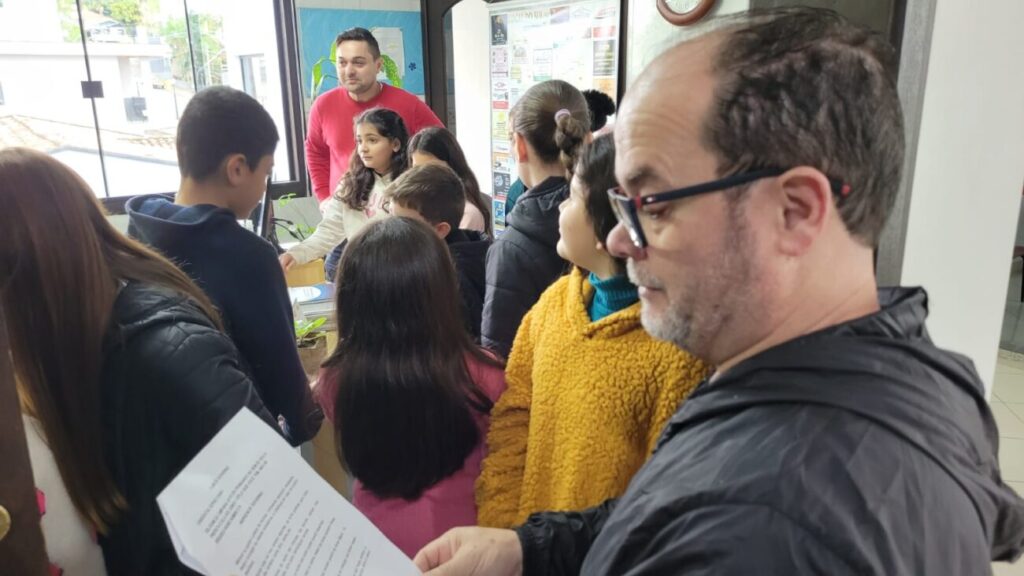 alunos visitam camara de cocal do sul e aprendem sobre politica de forma divertida visita alunos camara junho 2025 por ana paula nesi 8